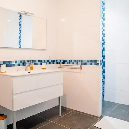 Grande Maison Moderne Pour 6 *